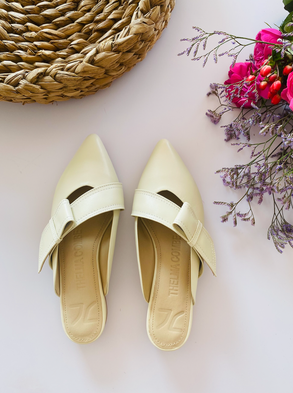 Mules de Cuero Palolem – Zapatos Destalonados de Punta Fina con Diseño Vanguardista