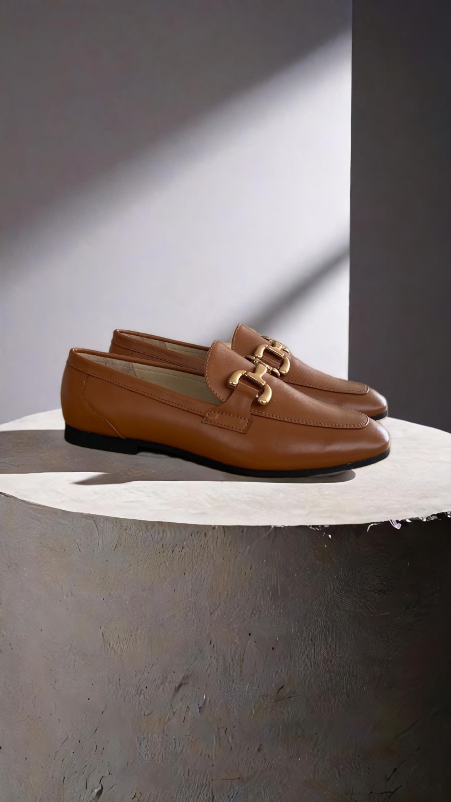 Mocasines de Cuero con Herraje Dorado Siena - Calzado Clásico y elegante para Mujer
